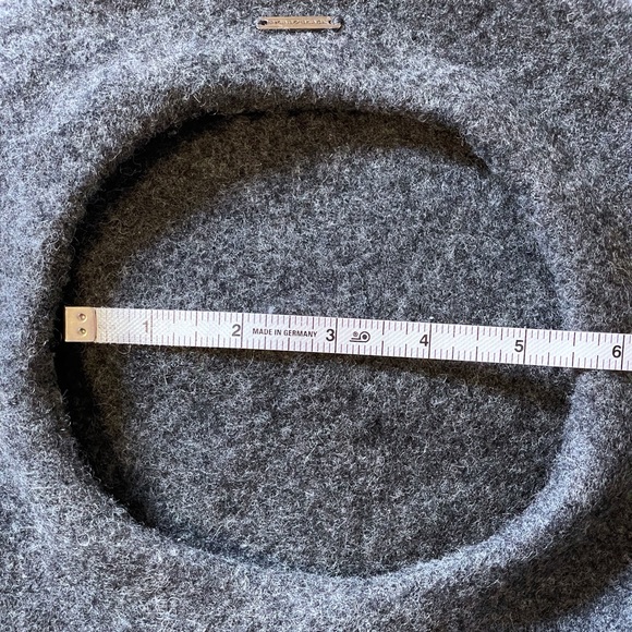 Like new dark grey 100% wool beret, one size fits most - Picture 3 of 11